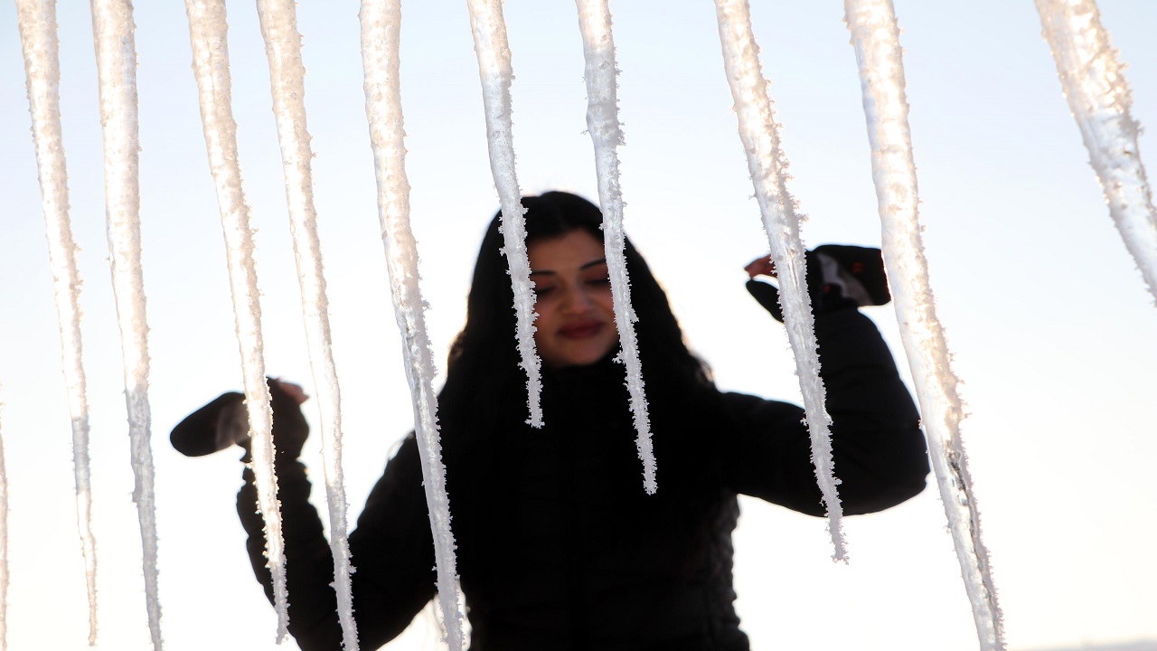 Foto - Sıcak su havada dondu! Erzurum’da soğuk hava şova dönüştü! 