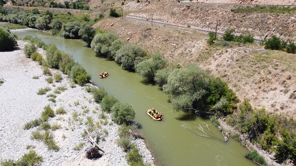 Foto - Sıcaklara raftingli çözüm