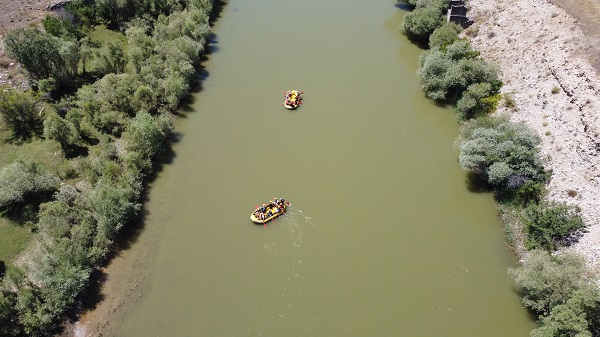 Foto - Sıcaklara raftingli çözüm