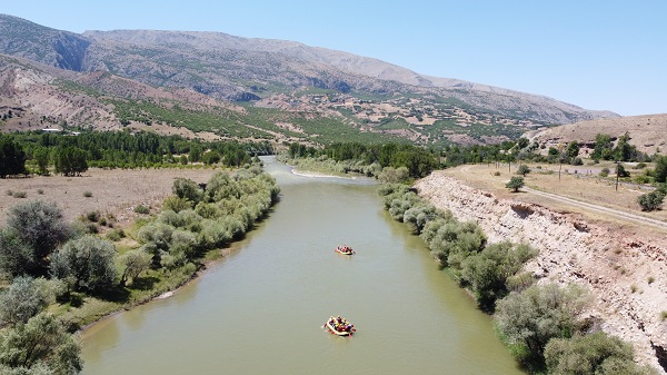 Foto - Sıcaklara raftingli çözüm