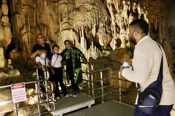 Foto - Sıcaklardan bunalanların rotası: Karaca Mağarası