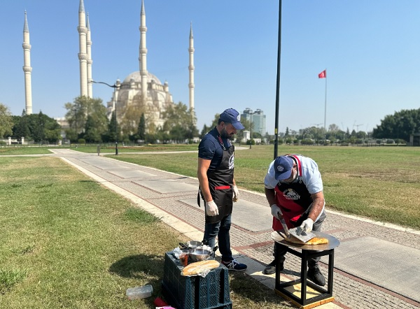 Foto - Sıcaklık 50 dereceyi aştı! Güneş altında ne pişirdiklerine inanamayacaksınız