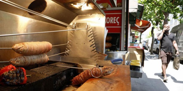 Sıcakta sokakta satılan yiyeceklere dikkat