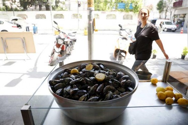 Foto - Sıcakta sokakta satılan yiyeceklere dikkat