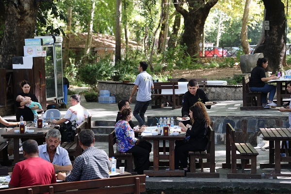 Foto - Sıcaktan bunalan da, canı ciğer çeken de oraya gidiyor