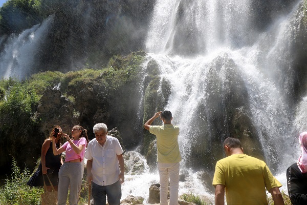 Foto - Sıcaktan bunalanlar oraya akın ediyor
