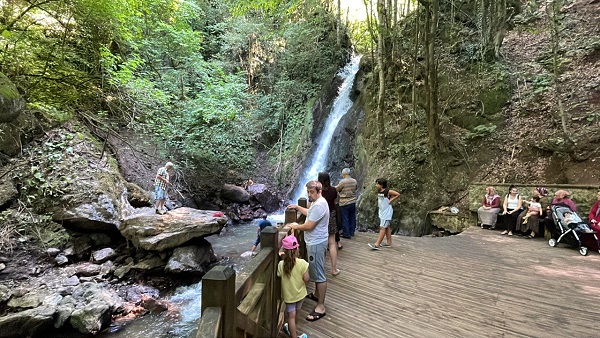Foto - Sıcaktan bunalanlar oraya akın etti