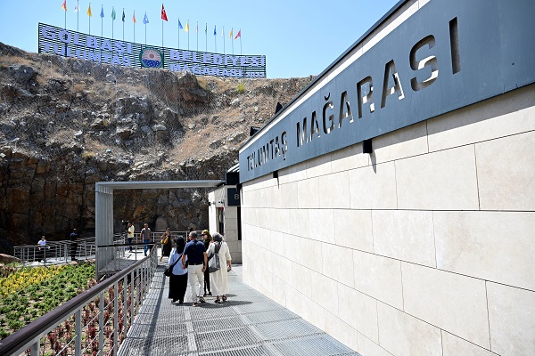 Foto - Sıcaktan bunalanlar oraya koşuyor