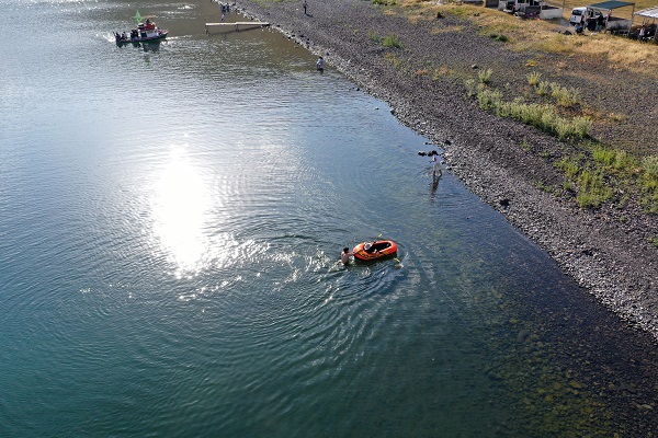 Foto - Sıcaktan bunalanlar oraya koşuyor