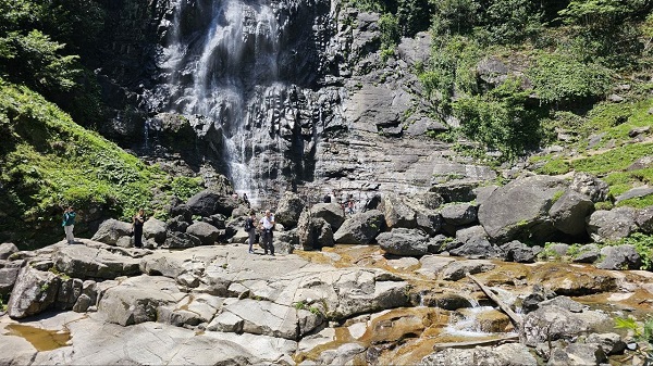 Foto - Sıcaktan kaçanların rotası: Mençuna Şelalesi