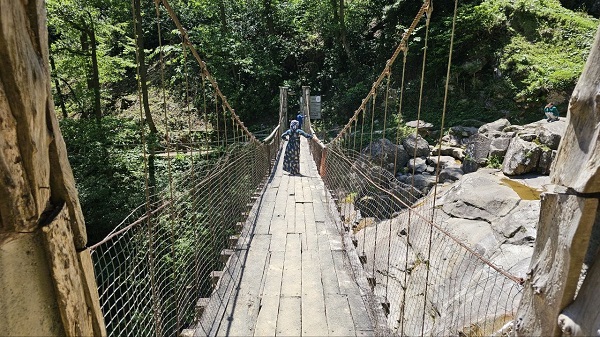 Foto - Sıcaktan kaçanların rotası: Mençuna Şelalesi