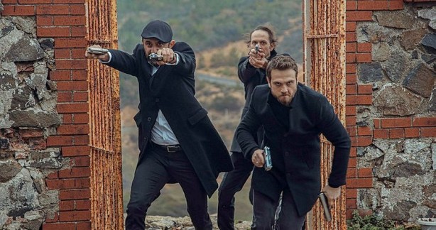 Foto - Şiddeti kılıfına uydurdu! İrem Sak'tan tepki çeken 'Çukur' açıklaması