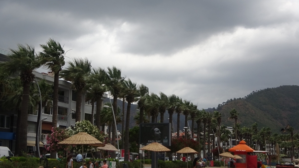 Foto - Şiddetli fırtına tekneleri karaya savurdu