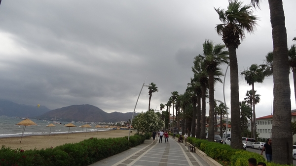 Foto - Şiddetli fırtına tekneleri karaya savurdu