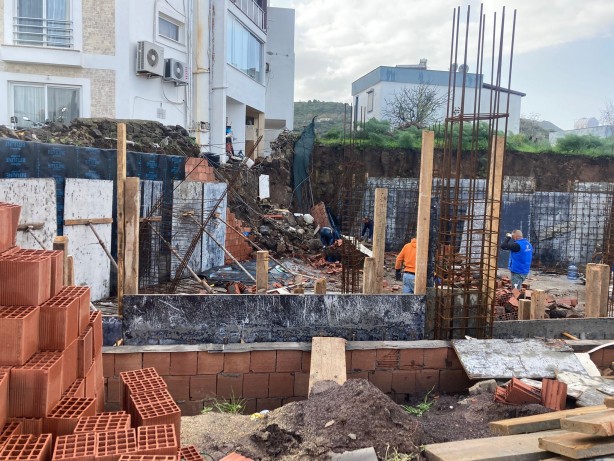 Foto - Şiddetli fırtına tekneleri sürükledi, istinat duvarını yıktı