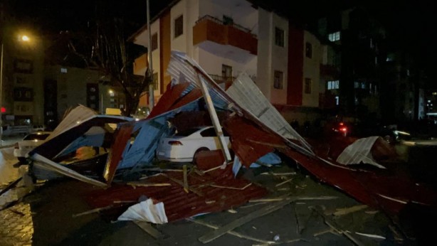 Foto - Şiddetli fırtınadan geride kalanlar! Korkunç manzara...