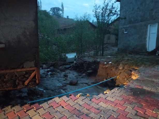 Foto - Şiddetli yağış 7 köyde sele neden oldu