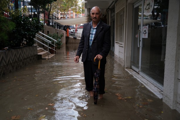 Foto - Şiddetli yağış sonrası vatandaşlar evlerde mahsur kaldı