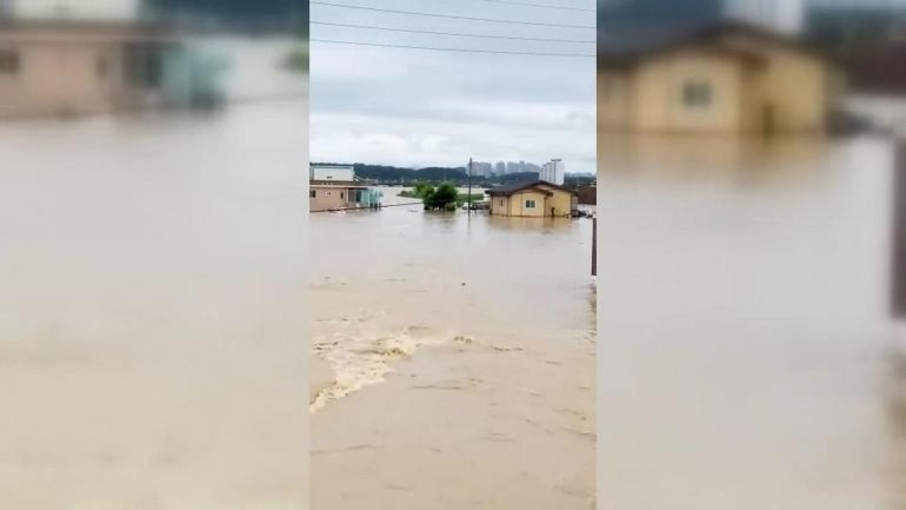Şiddetli yağmur can aldı! Güney Kore sele teslim