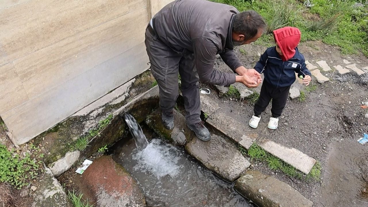 Foto - Şifa umuduyla kilometrelerce yol geliyorlar! Bu köyde musluktan soda akıyor