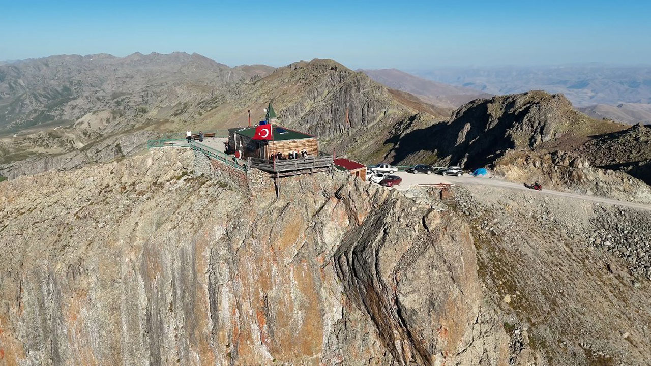 Şifa ve duanın zirvesi! İşte gökyüzüne en yakın mescit