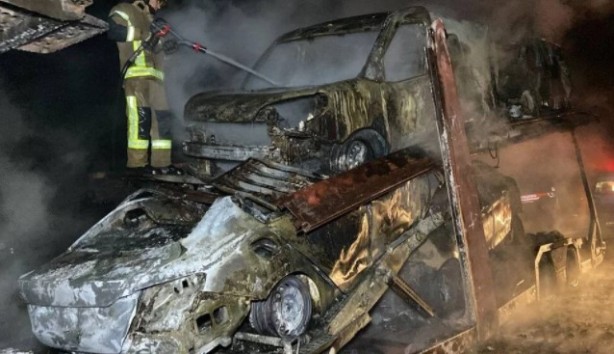 Foto - Sıfır araçlar cayır cayır yandı! 