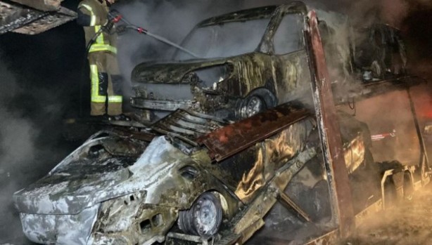 Foto - Sıfır araçlar cayır cayır yandı! 