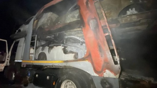 Foto - Sıfır araçlar cayır cayır yandı! 