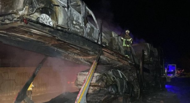 Foto - Sıfır araçlar cayır cayır yandı! 