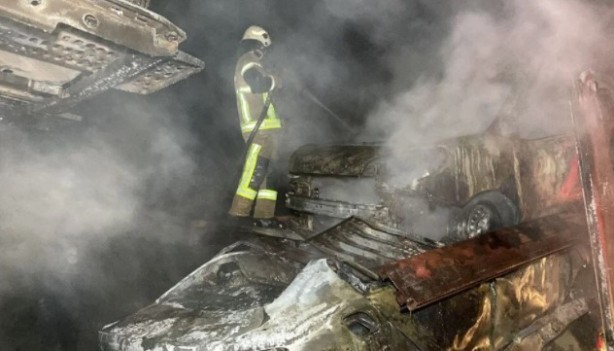 Foto - Sıfır araçlar cayır cayır yandı! 