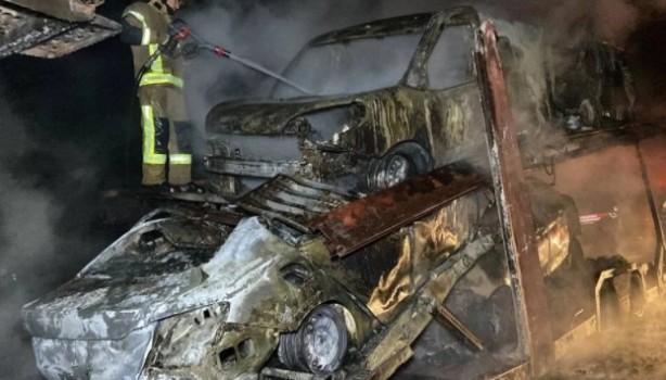 Sıfır araçlar cayır cayır yandı! 