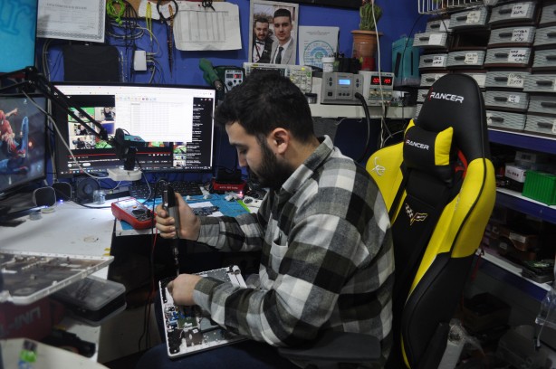 Foto - Sıfır bilgisayar almak hayal oldu! Tamirciler doldu taştı