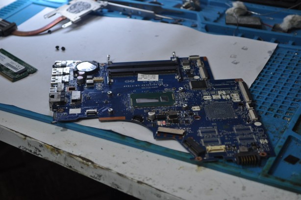 Foto - Sıfır bilgisayar almak hayal oldu! Tamirciler doldu taştı