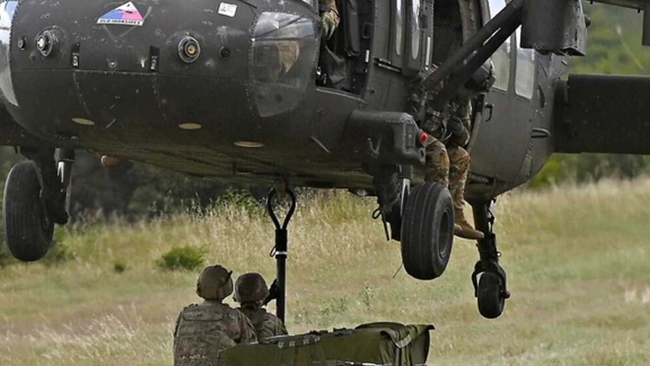 Foto - Sıfır noktasında sıcak saatler: Savaş uçakları, helikopterler, tanklar Türkiye'ye karşı ilerliyor