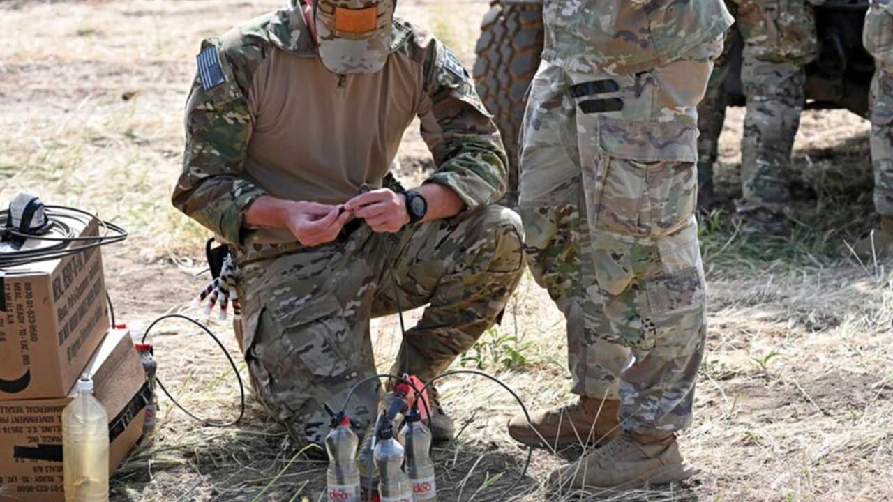 Foto - Sıfır noktasında sıcak saatler: Savaş uçakları, helikopterler, tanklar Türkiye'ye karşı ilerliyor