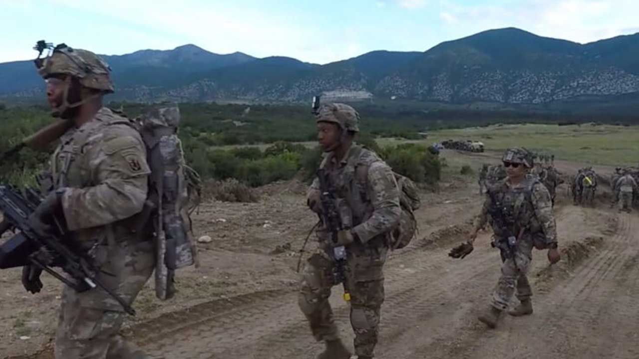 Foto - Sıfır noktasında sıcak saatler: Savaş uçakları, helikopterler, tanklar Türkiye'ye karşı ilerliyor