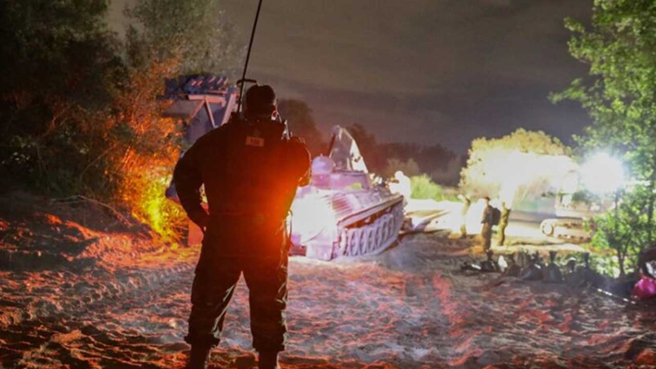 Foto - Sıfır noktasında sıcak saatler: Savaş uçakları, helikopterler, tanklar Türkiye'ye karşı ilerliyor