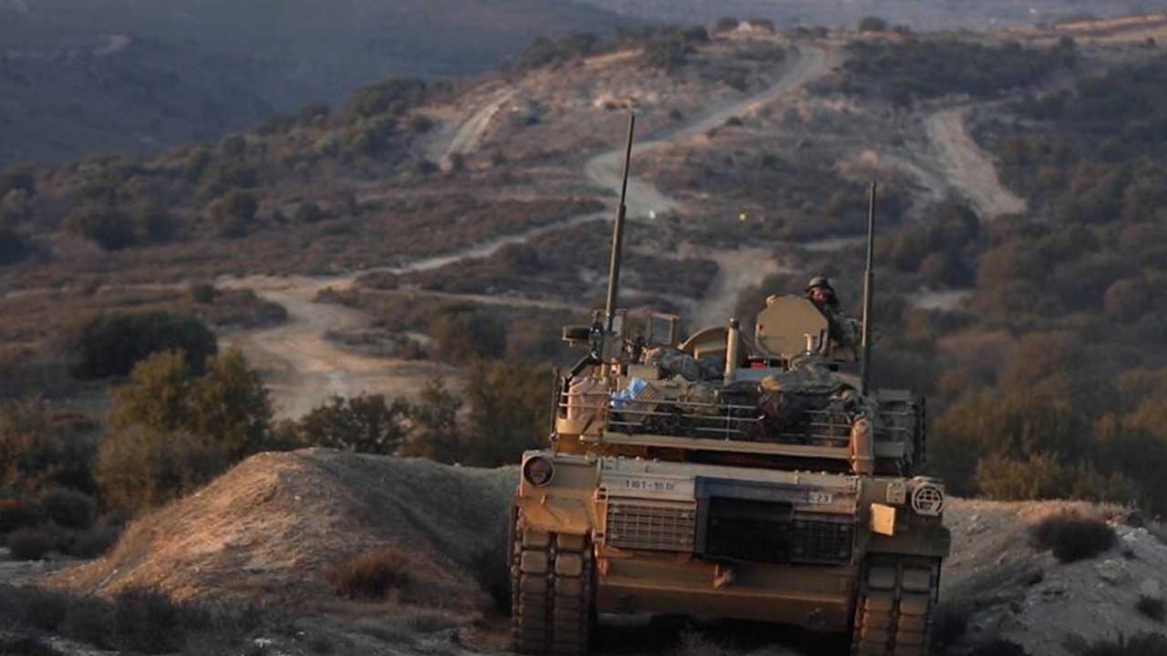 Foto - Sıfır noktasında sıcak saatler: Savaş uçakları, helikopterler, tanklar Türkiye'ye karşı ilerliyor