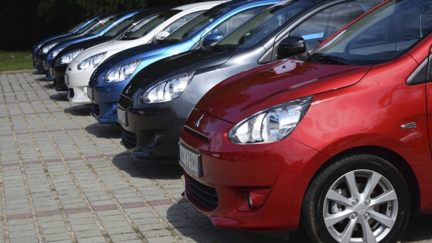 Sıfır ve ikinci el araba fiyatlarında görülmemiş gelişme! Bir haftada rekor zam!