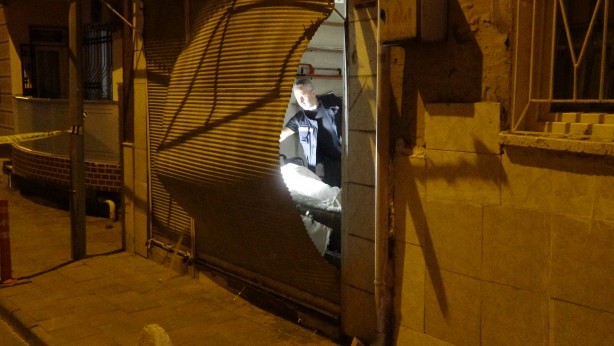 Foto - Sigara içerken az daha mahalleyi yakıyordu!