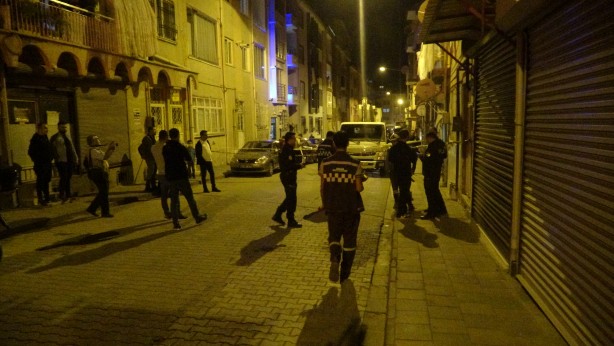 Foto - Sigara içerken az daha mahalleyi yakıyordu!