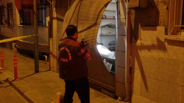 Foto - Sigara içerken az daha mahalleyi yakıyordu!