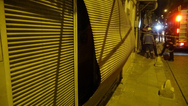 Foto - Sigara içerken az daha mahalleyi yakıyordu!