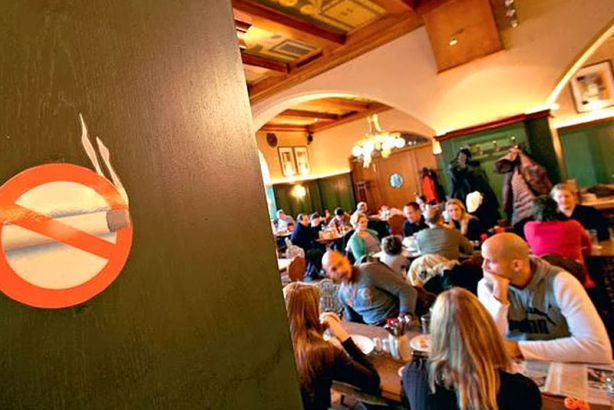 Foto - Sigara içmek gözleri resmen yok ediyor! Geri dönüşü bile yok