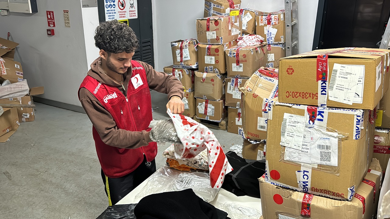 Foto - Sığınmacı Ümit Özdağ biraz utan! Filistinli genç vefa borcunu böyle ödüyor