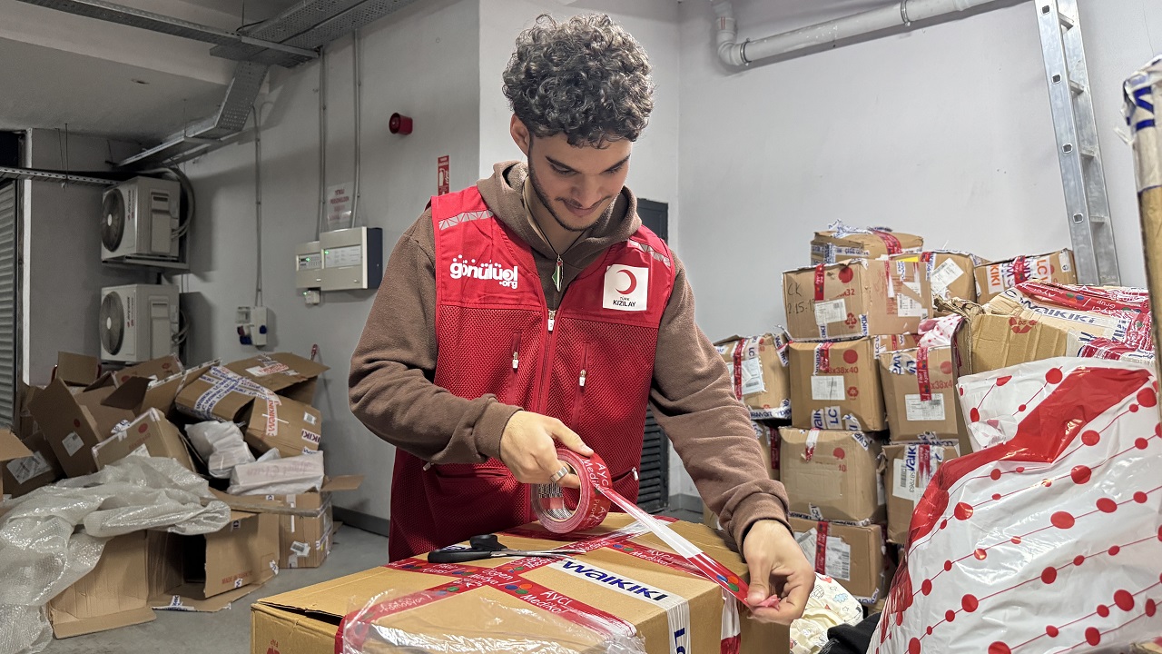 Foto - Sığınmacı Ümit Özdağ biraz utan! Filistinli genç vefa borcunu böyle ödüyor