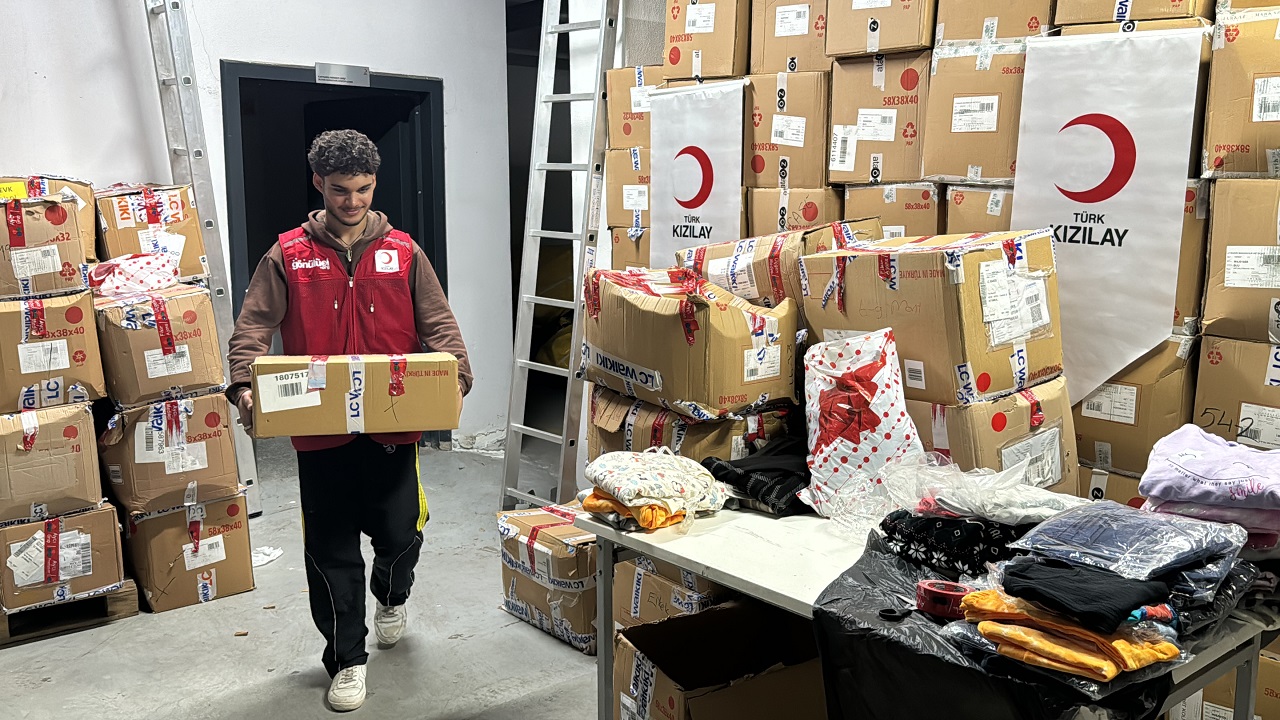 Foto - Sığınmacı Ümit Özdağ biraz utan! Filistinli genç vefa borcunu böyle ödüyor