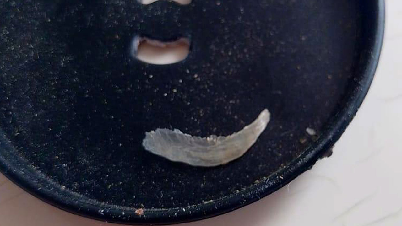 Foto - Şikayet eden müşteriye tehdit yağdı... Ekmeğin içinden öyle bir şey çıktı ki! 