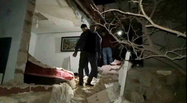 Sıkışan gaz bomba gibi patladı! Evin duvarları yıkıldı