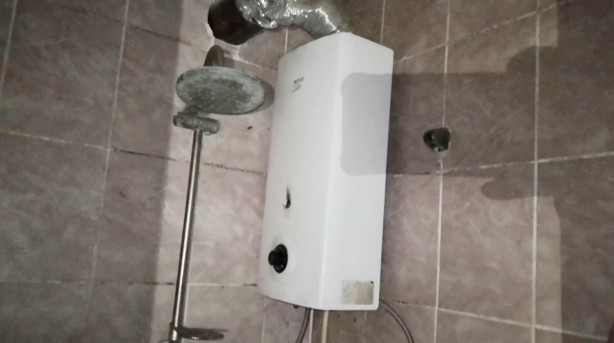 Foto - Sıkışan gaz bomba gibi patladı! Evin duvarları yıkıldı